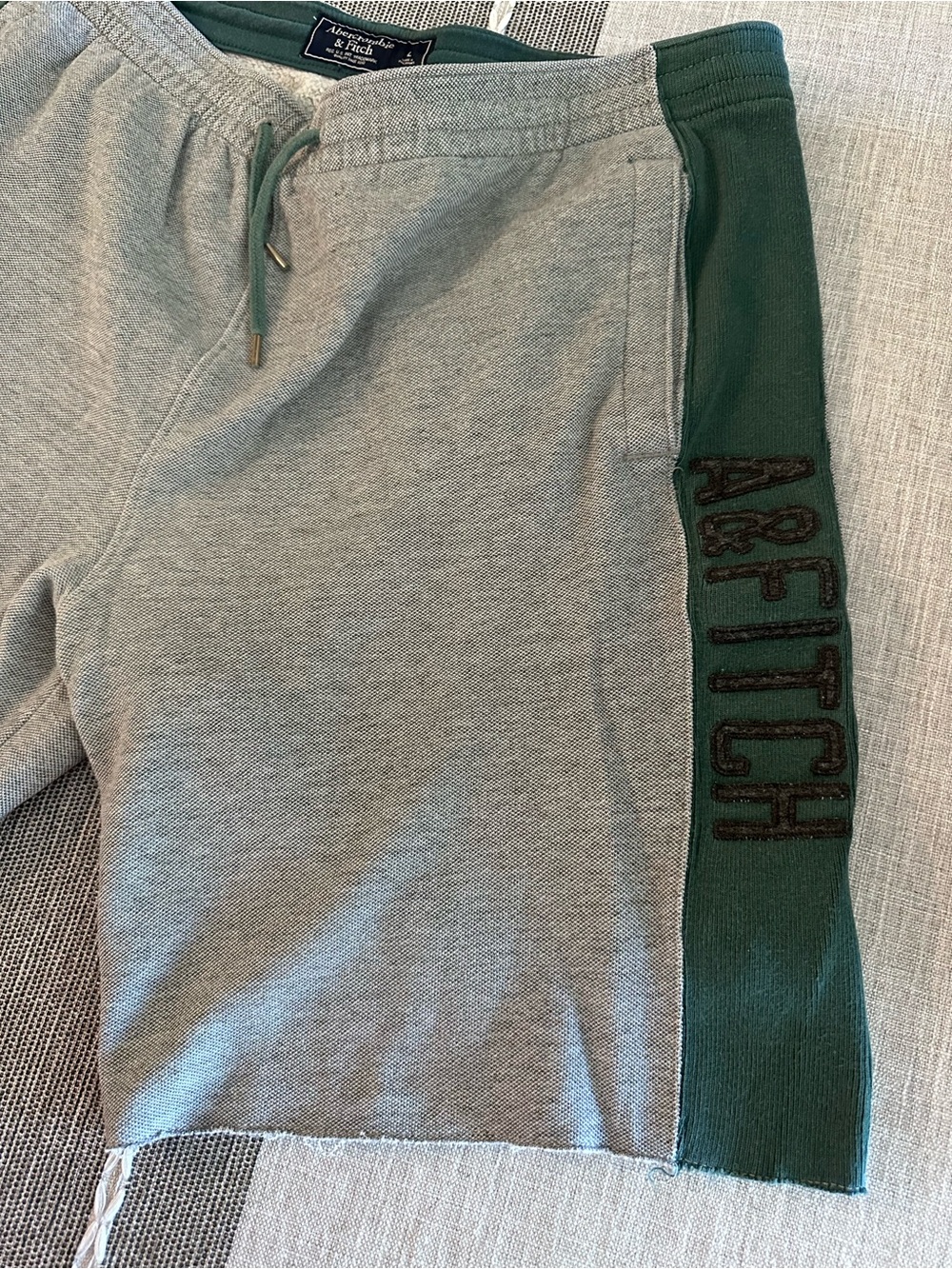 Y2K Abercrombie & Fitch Men’s Gray & Green Drawstring Sweat Shorts Size L